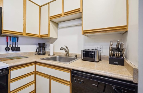 Killington Condo | 3-Bedroom Condo Ski-In, Shuttle, and Cozy Fireplace Whiffletree I3