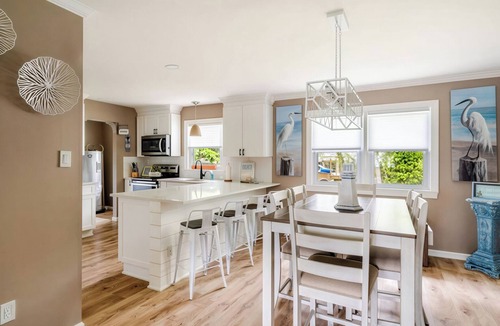 Town Bank House | 3 bedroom Family Friendly Retreat By the Bay!
