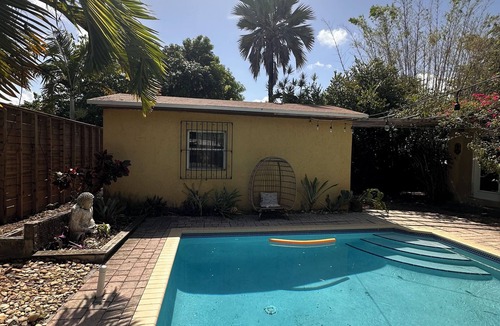 Southwest Coconut Grove Ski Chalet | 3-bedroom home in fabulous Coconut Grove Miami with amazing private pool