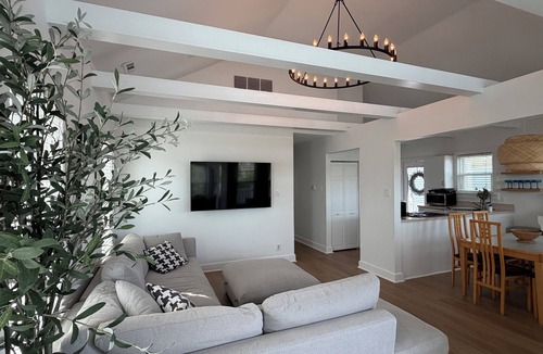 North End House | 3 Bedroom House, 1 Block from Beach and Boardwalk