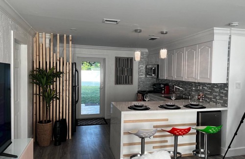 Highland Garden House | 3-bedroom house in awesome Hollywood with AC, WiFi, comfortable for vacations