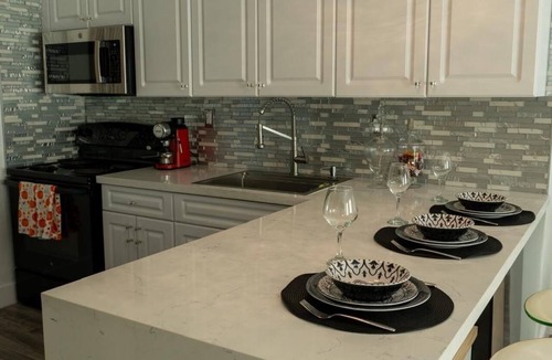 Highland Garden House | 3-bedroom house in awesome Hollywood with AC, WiFi, comfortable for vacations