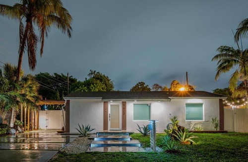 Highland Garden House | 3-bedroom house in awesome Hollywood with AC, WiFi, comfortable for vacations
