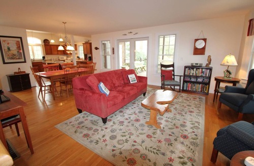 Cotuit House | 3 Bedroom house in Cotuit with screened porch and bay view