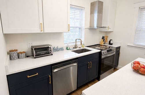 Brookline House | 3-bedroom house in charming Pittsburgh with cool AC