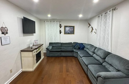 Norfolk House | 3-bedroom house in charming Norfolk, close to The Airport and VA Beach.