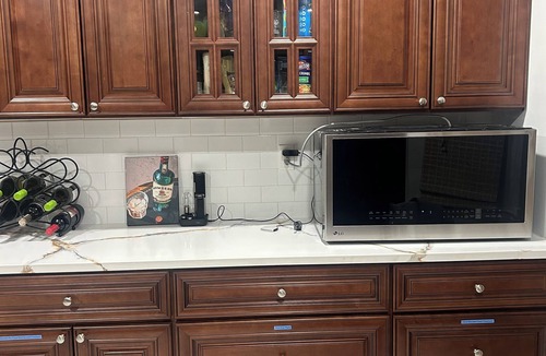 St. Charles House | 3-bedroom house in peaceful Waldorf with air conditioning and fireplace.