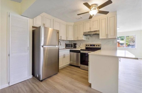 Davie House | 3 bedroom house in quiet neighborhood