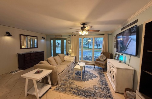 Greenbush House | 3-bedroom house steps from the beach in Saxis,VA with WiFi, AC, & screened porch