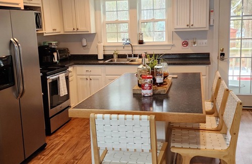 Aurora House | 3-bedroom house waterfront house in Aurora with incredible fishing and boat dock