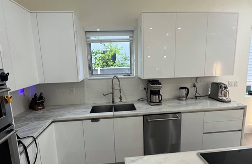 Coconut Grove House | 3-bedroom Luxury Townhouse w Private Pool and Parking
