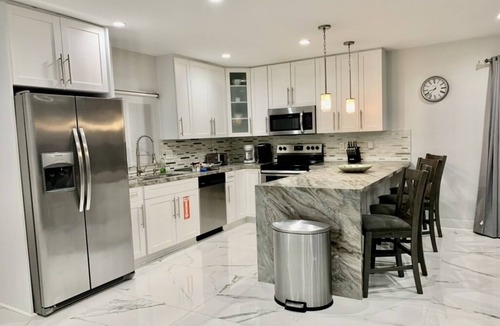 South Middle River Villa | 3-Bedroom Pool Home in Fort Lauderdale, walking distance to Wilton Manors