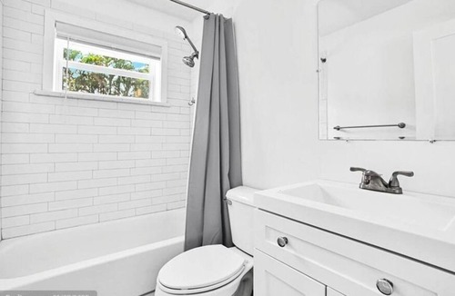 Deerfield Beach Apartment | 3 Bedroom Single family 245680 by Houzlet