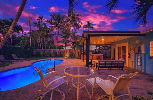 Lauderdale-by-the-Sea House | 3 bedroom sleeps 10 heated saltwater pool steps from sand- Lauderdale by the Sea