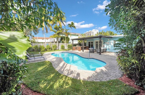 Lauderdale-by-the-Sea House | 3 bedroom sleeps 10 heated saltwater pool steps from sand- Lauderdale by the Sea