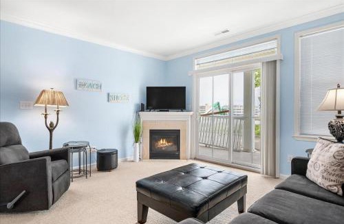 Sunset Island House | 3 Bedroom Sunset Island Condo with Outdoor Pool & Private Beach!