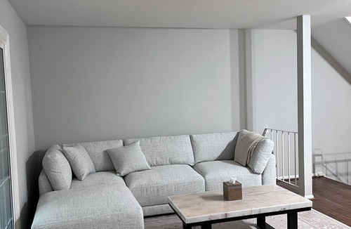 Newington House | 3-bedroom townhome in fantastic Springfield with Wi-Fi & fully equipped kitchen.