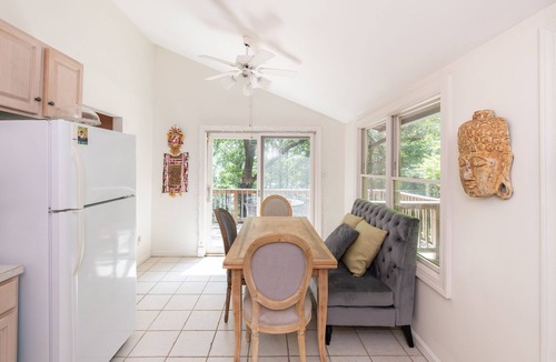 Hollywood House | 3 Bedrooms Relaxing Rustic House on Saint Thomas CreeK