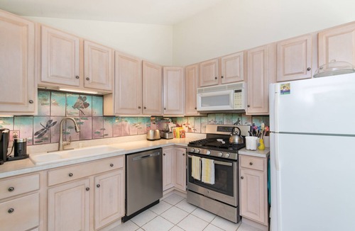 Hollywood House | 3 Bedrooms Relaxing Rustic House on Saint Thomas CreeK