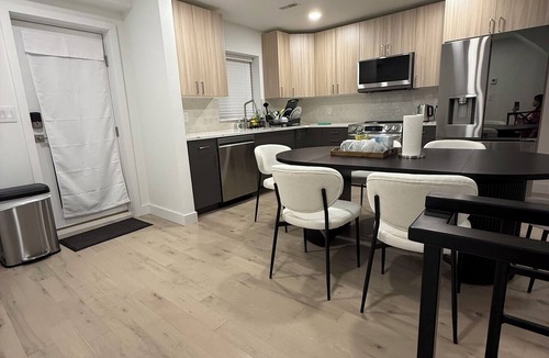 Whitman House | 3-Beds South Philadelphia Gem Near Center City, Stadiums & Philadelphia Airport