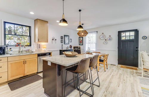 Colonial Beach Cottage | 3 Blocks to Beach & Potomac River: Virginia Escape
