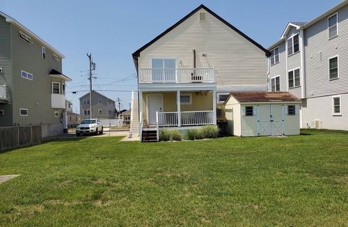 Wildwood Condo | 3 BR 2 Bath with yard and porch 1 Block to Harbor and 10 Min. Walk to Boardwalk