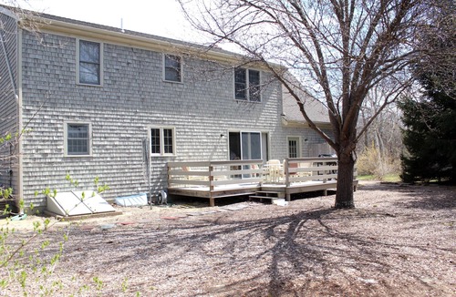 East Dennis House | 3 BR Cape-short drive to Mayflower & other bay beaches-A/C, Wi-Fi, Linens Incl.