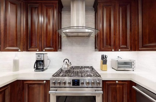 Pico - Robertson House | 3 Large Bedrooms | Balcony | Prime Location