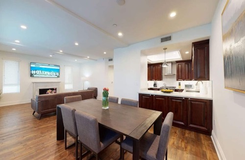 Pico - Robertson House | 3 Large Bedrooms | Balcony | Prime Location