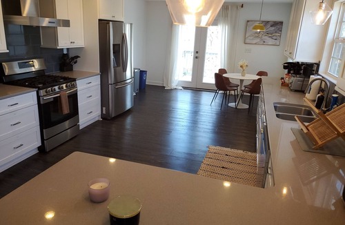 East Ocean View House | 3 level home 2 blocks from the beach