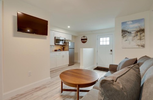 Wareham Apartment | 3 Mi to Main Street: Newly Renovated Wareham Apt!