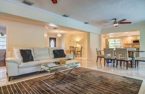 Boca Raton House | 3 Miles to Beach- East Boca Free WIFI- Screened-in Heated Pool- Sleeps up to 6