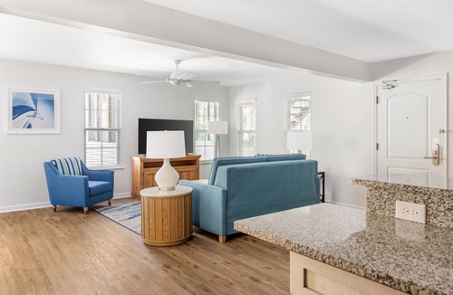 Sea Scape Hotel | 3 Nature-Inspired 2BR Loft Suites w/Laundry near Kitty Hawk Pier & Forest