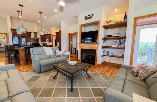 Southern Shores House | 3 PALMS - 7 Bed, 6.1 Bath dog friendly w/pool, hot tub, game room and elevator!