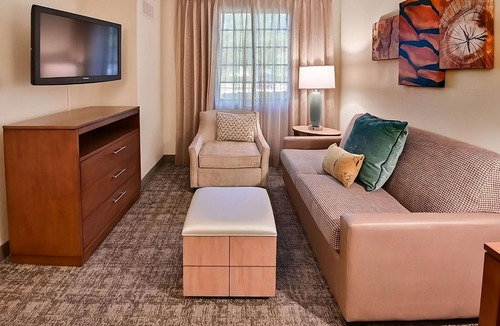 Plantation Hotel | 3 Pet-friendly Accommodations Minutes to Fort Lauderdale Beach! Free Breakfast