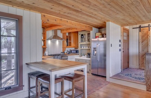 Laurel Ridge House | 3 Ridges Vista. Stunning mountain views, renovated home, 2 mins to ski slopes