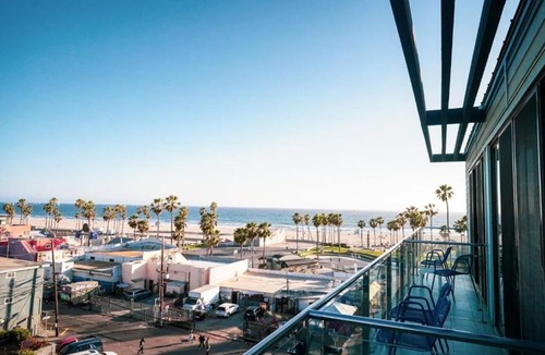 Venice Hotel | 3 Romantic Ocean-View Escape in the Heart of Venice | King Suite with Breakfast