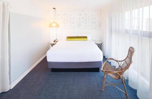 Venice Hotel | 3 Room with Panoramic Views + FREE Breakfast | Unwind in Boutique Beachside