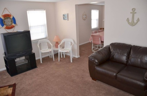 North End Condo | 3 short blocks to the beach and boardwalk. Within a short distance to the library, stores, rides and restaurants.
