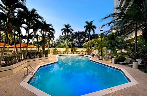 Boca Raton Hotel | 3-Star Hotel ∙ Embassy Suites Boca Raton