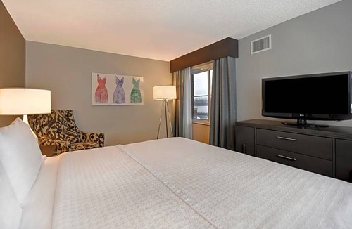 Edgewater Hotel | 3-Star Hotel ∙ Homewood Suites by Hilton Edgewater-NYC Area