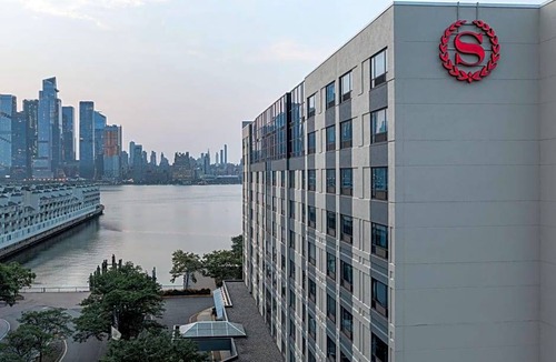 Weehawken Hotel | 3-Star Hotel ∙ Sheraton Lincoln Harbor Hotel