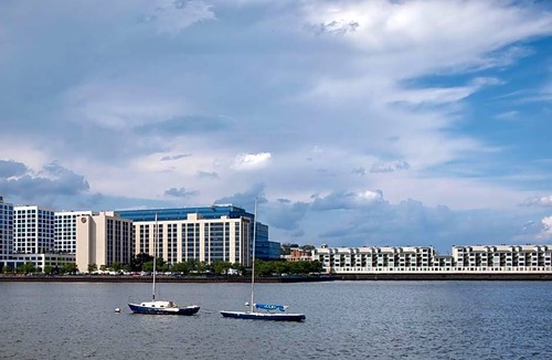 Weehawken Hotel | 3-Star Hotel ∙ Sheraton Lincoln Harbor Hotel