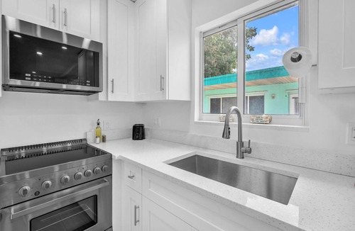 North Beach Apartment | #3 - Sunny Hollywood Beachside 1BR | Walk to Ocean
