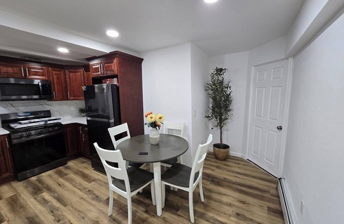 Lincoln Park House | 30 minutes to time square 4 minutes walk to empire city casino