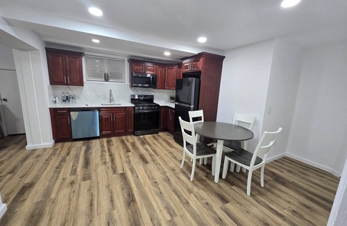 Lincoln Park House | 30 minutes to time square 4 minutes walk to empire city casino