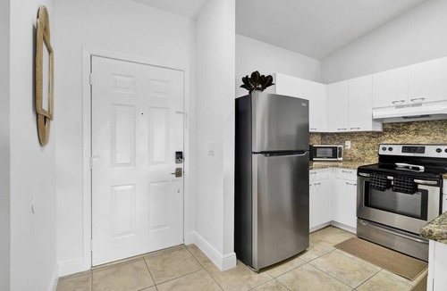 Mission Bay Apartment | 310C - Boca Retreat w/Pool, Parking, Near Evert Tennis & Shops