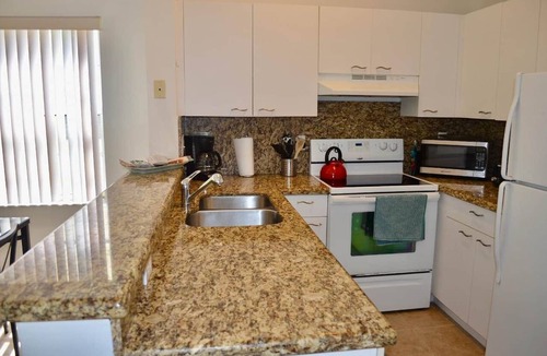 Mission Bay Apartment | 320D - Boca Retreat w/Pool, Parking, Near Evert Tennis & Shops