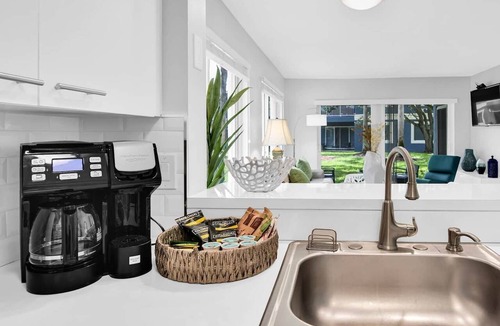 Mission Bay Apartment | 340A - Boca Retreat w/Pool, Parking, Near Evert Tennis & Shops