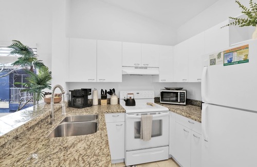 Mission Bay Apartment | 340D - Boca Retreat w/Pool, Parking, Near Evert Tennis & Shops